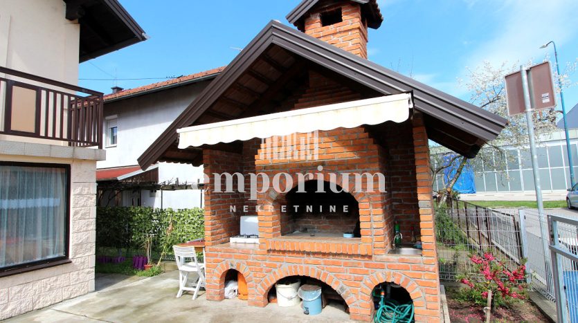Namještena etažna kuća ID:2467/EN - Prodaja kuća Brčko